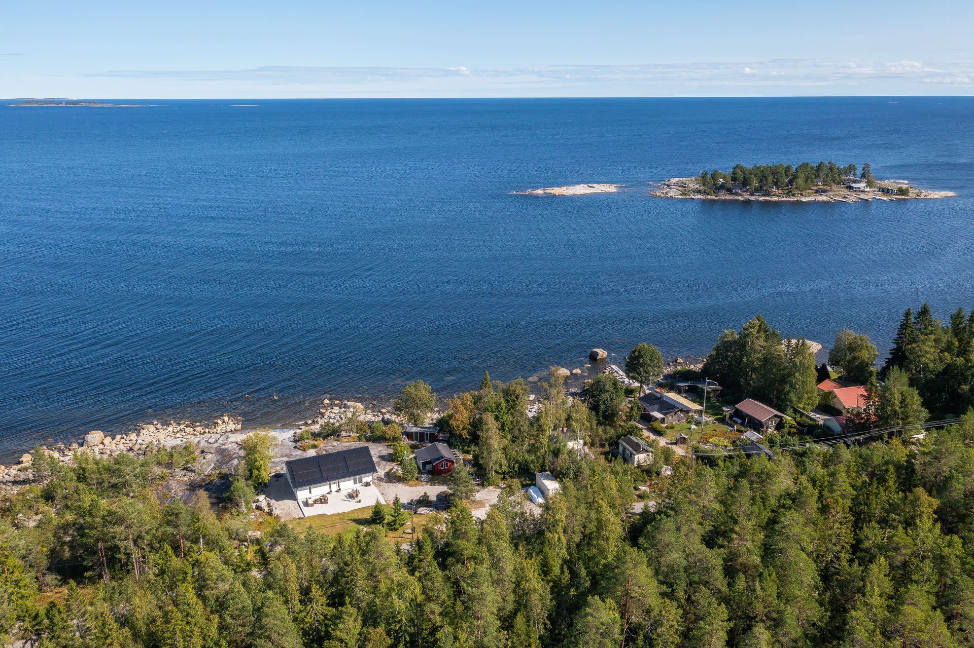 Fastigheten och havet.