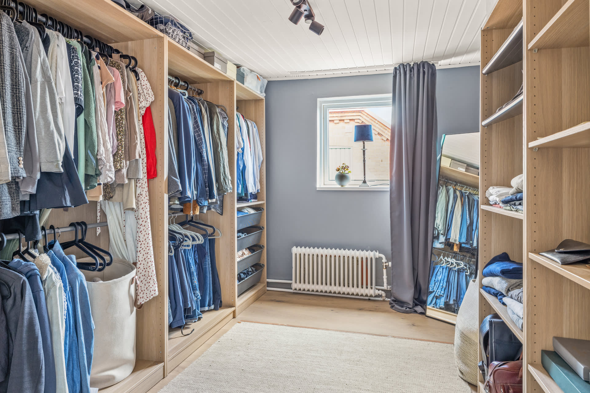 Sovrum/Walk-in-closet