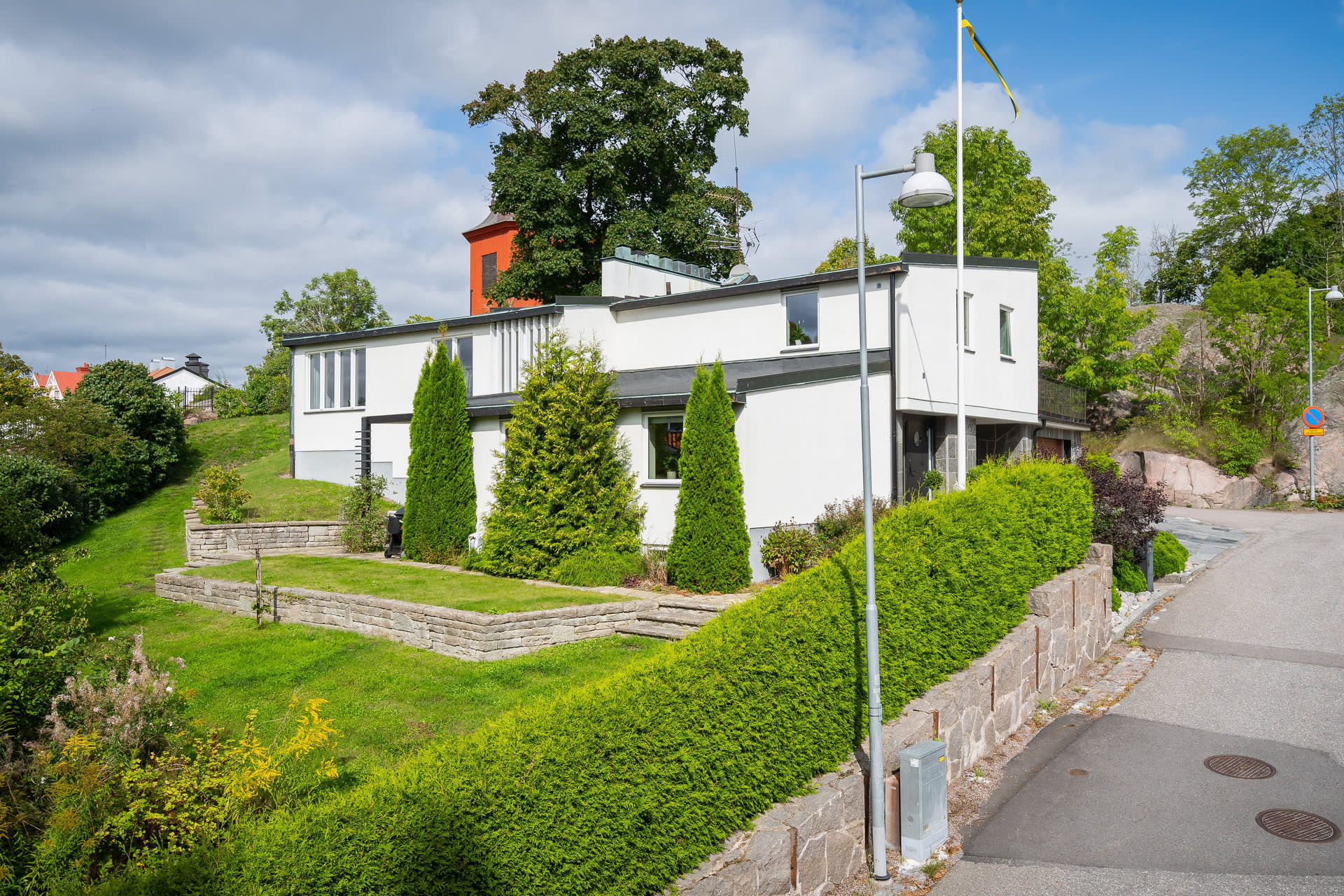 Stora Bergsgränd 3. Unik arkitektritad bostad med ett av Nyköpings bästa lägen.