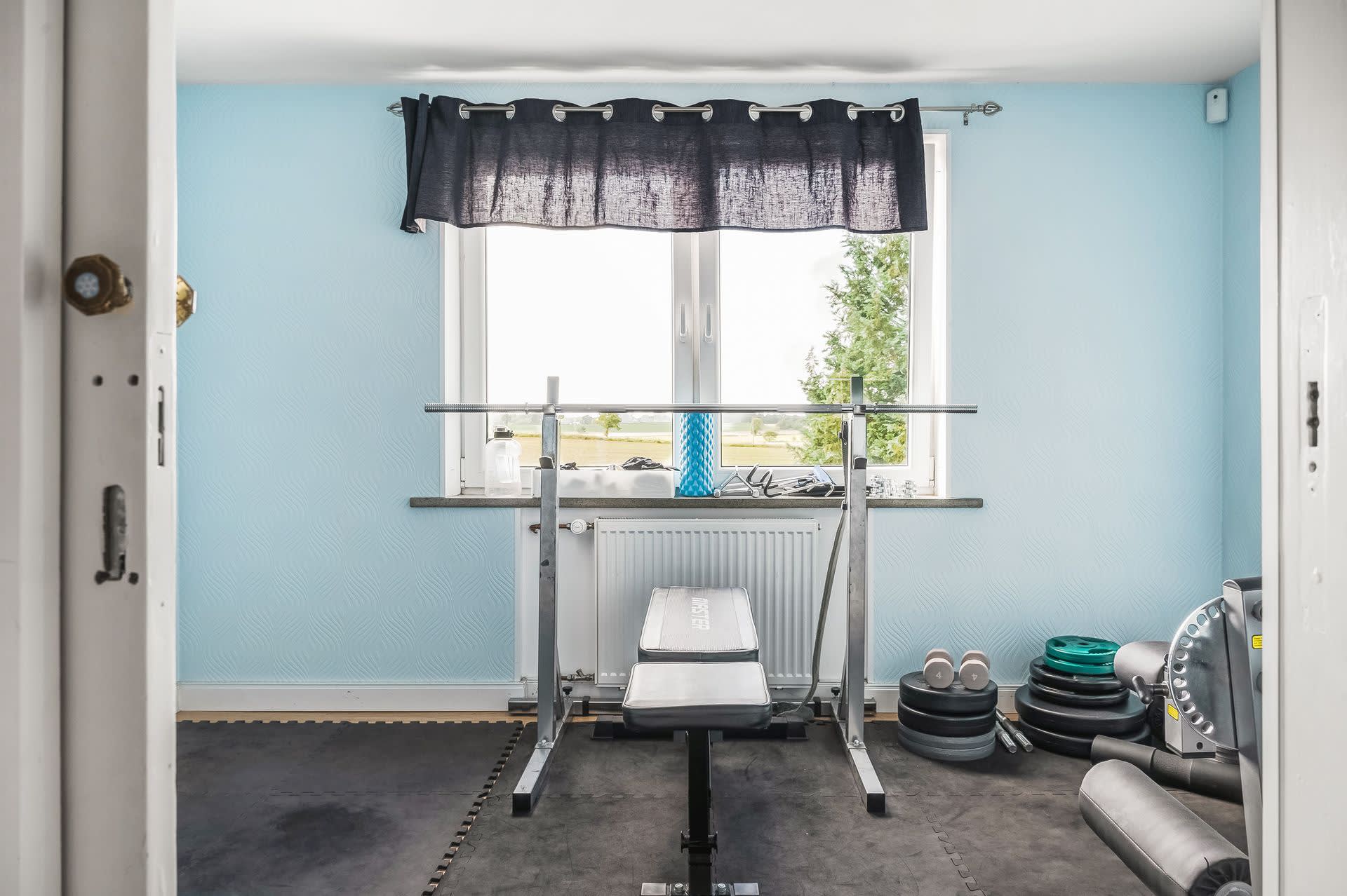 Sovrum på övreplan som idag används som gym.