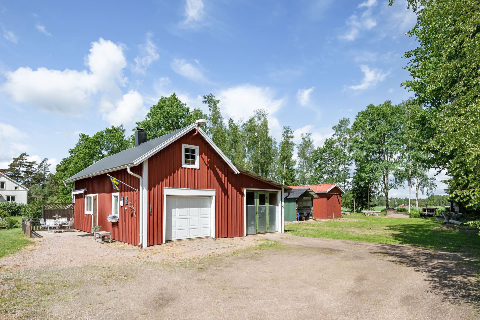 Uthus med verkstad & garage