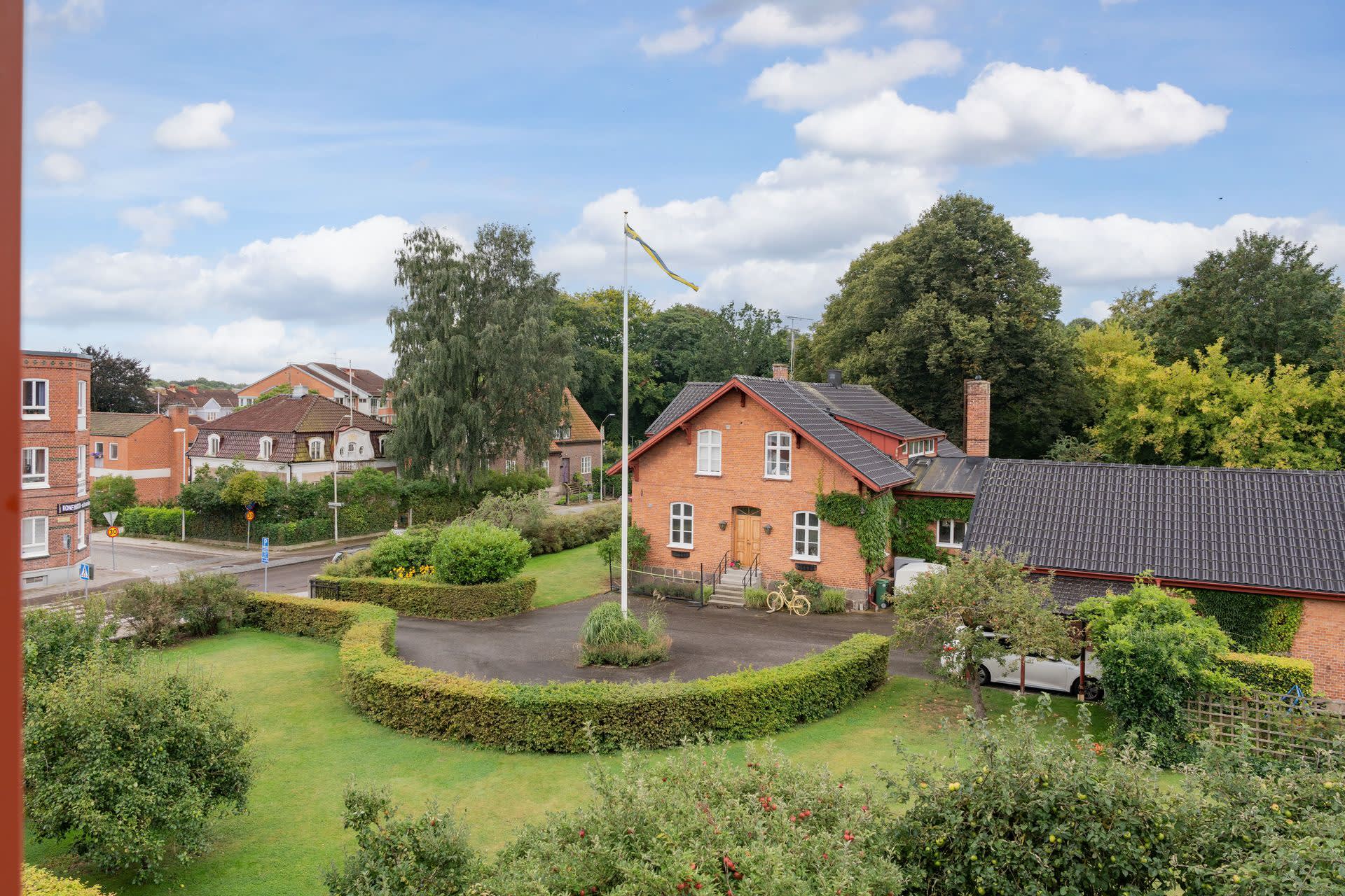 Utsikt från balkongen.