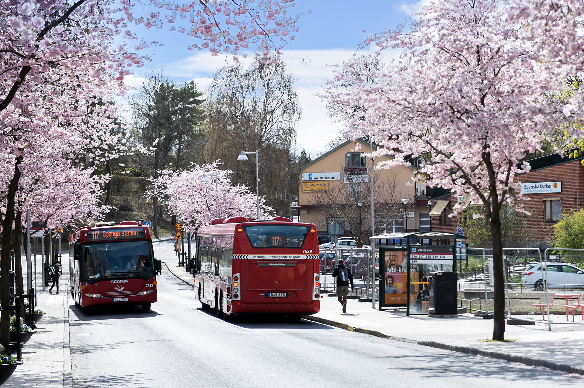 På Spånga Torg går bussar i alla väderstreck