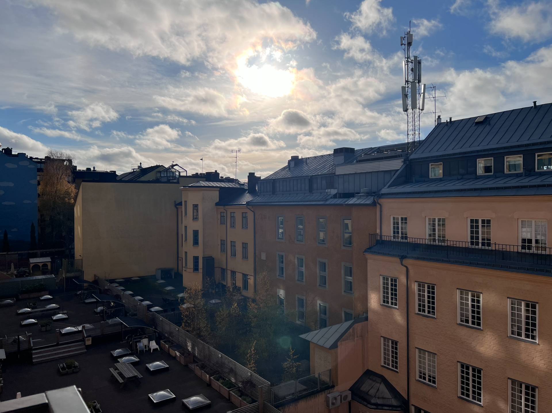 Balkong mot gården