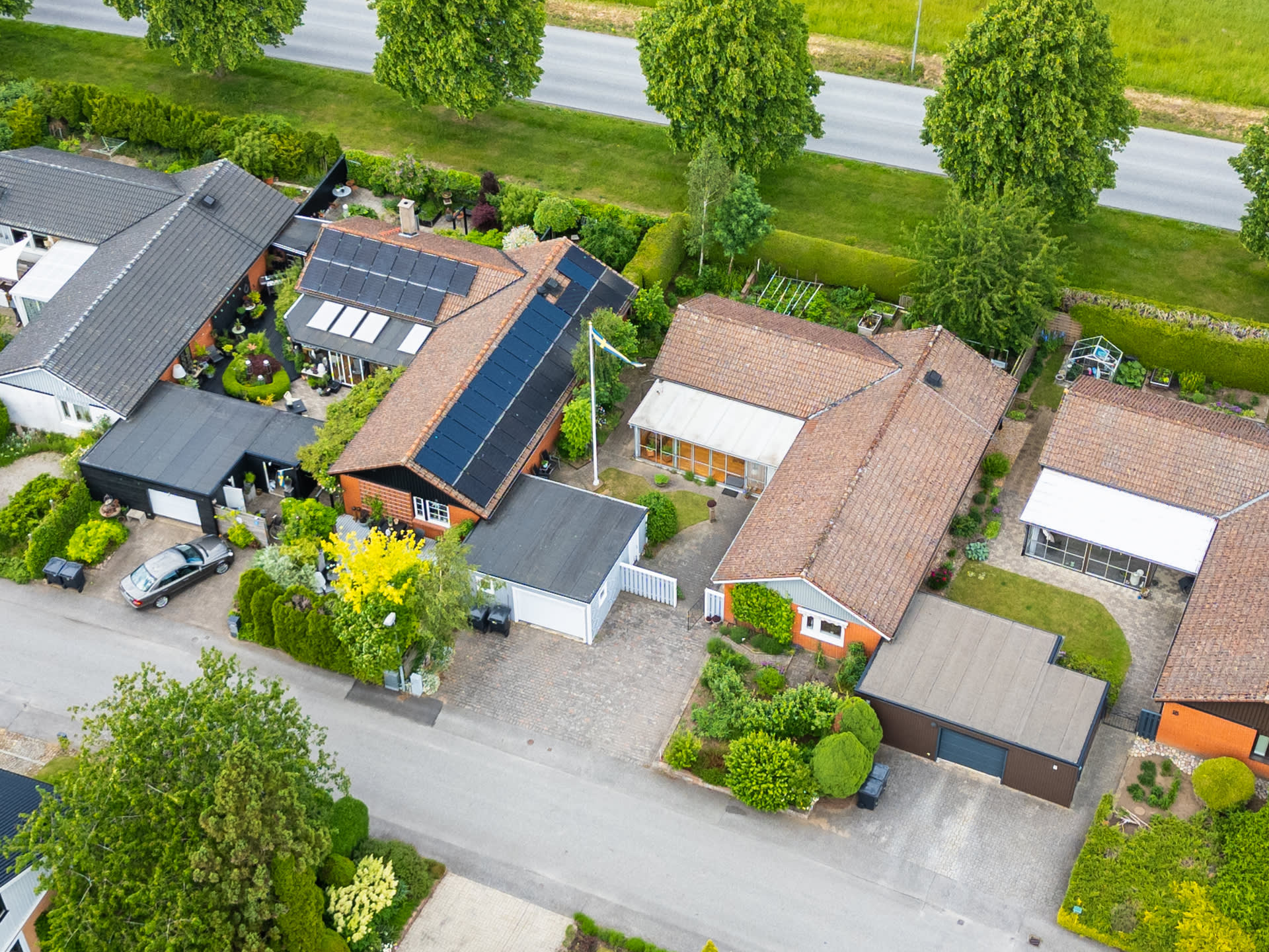 Beläget i ett trevligt och välskött villakvarter