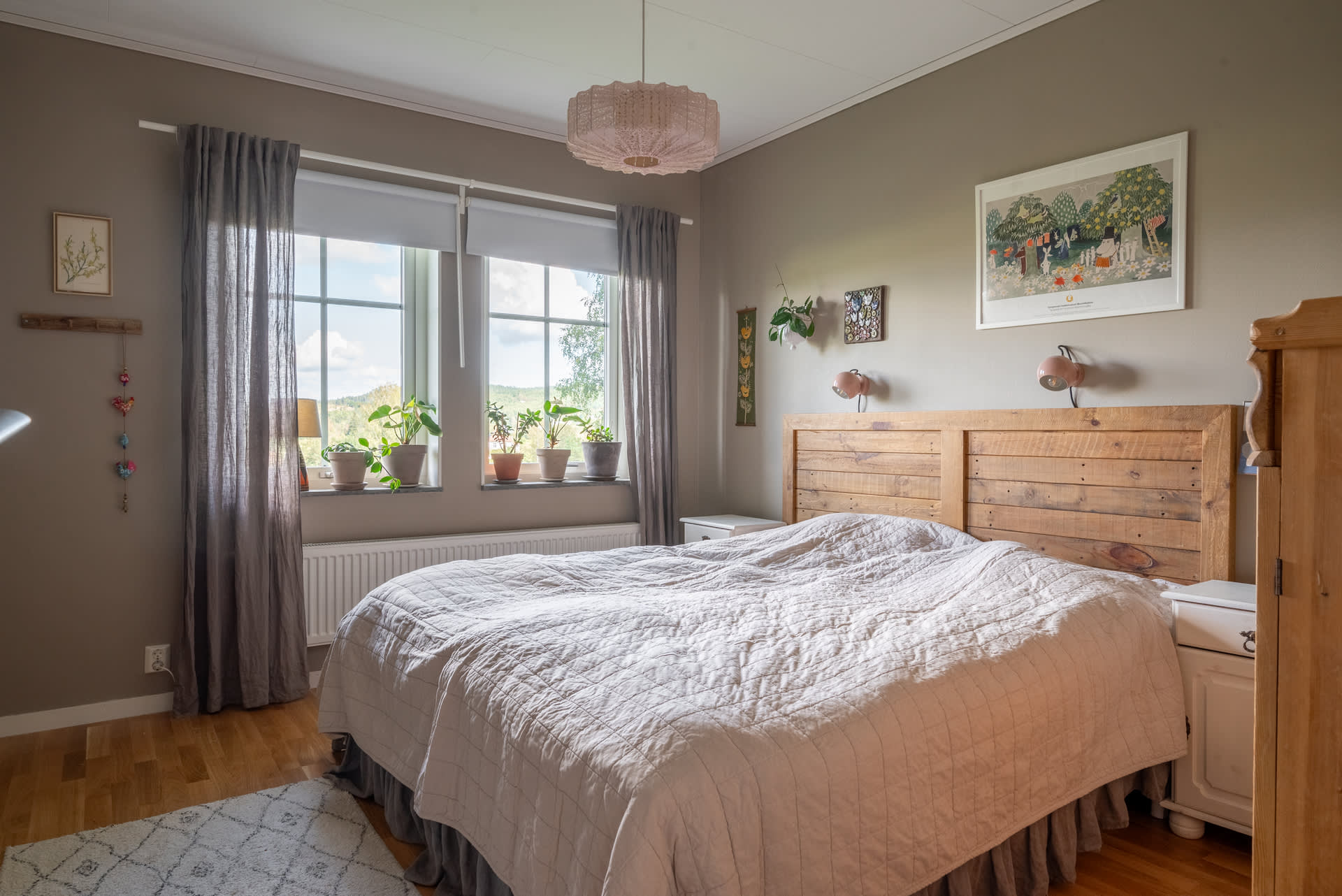 Sovrum3/ masterbedroom med rogivande utsikt