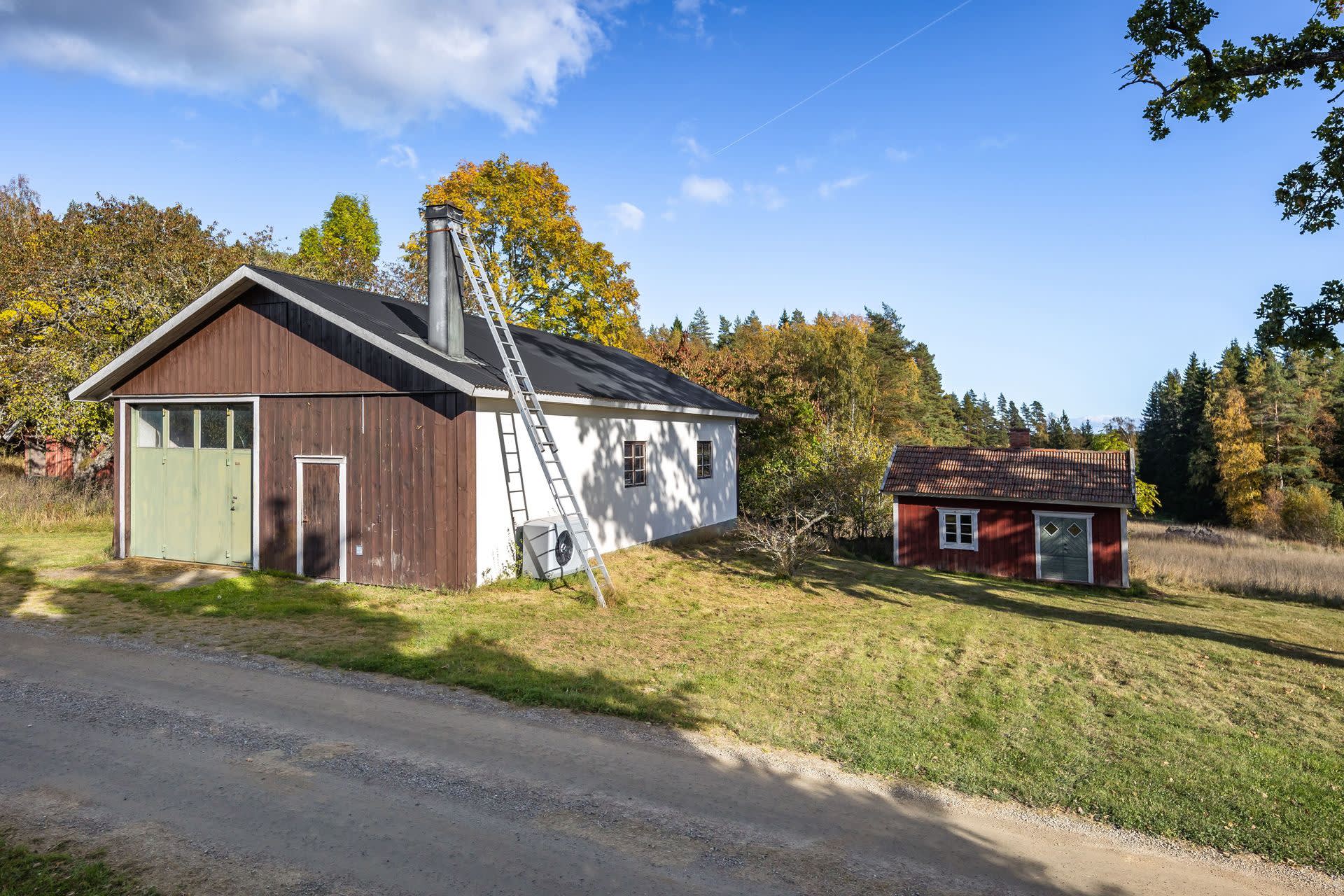 Verkstad/garage med pannrum