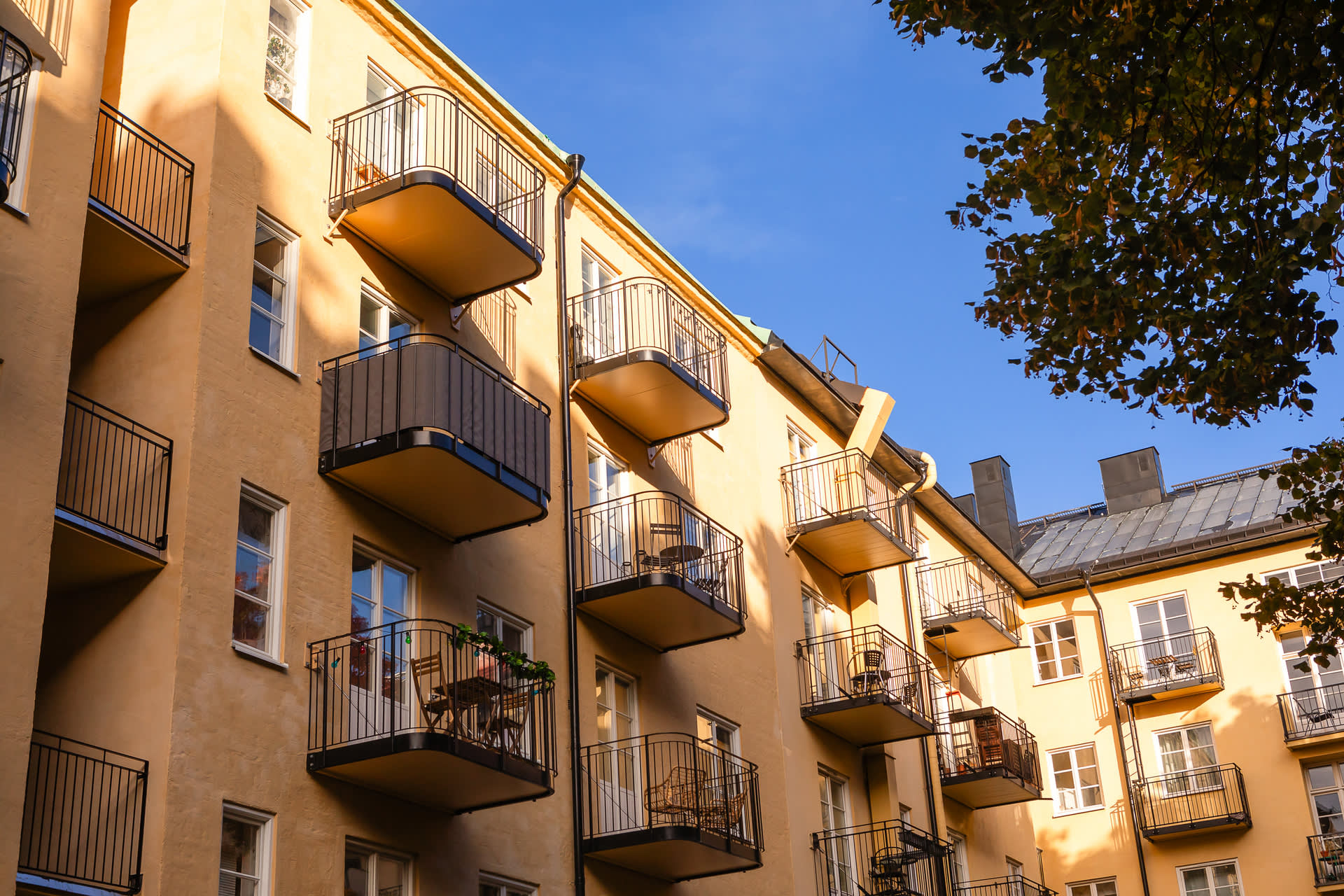 Tyst läge mot trevlig innergård