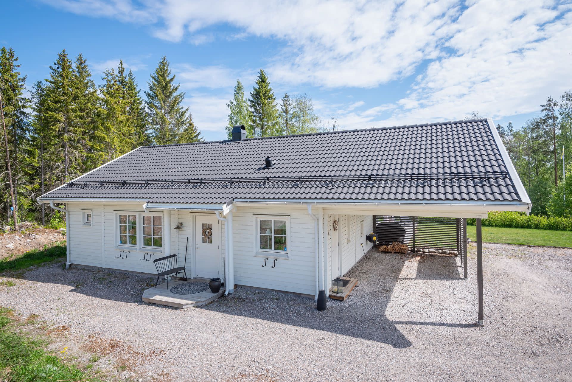 Entrésidan av huset.