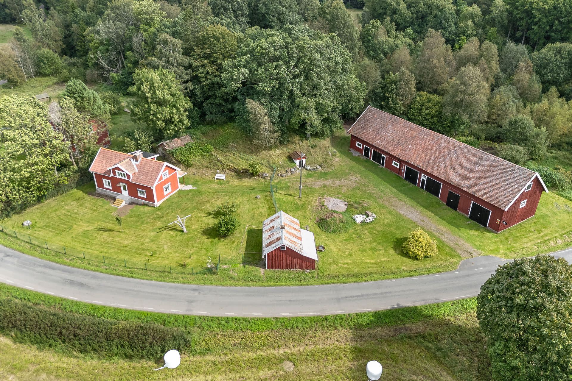 Välkommen till Skärvum Backgården!