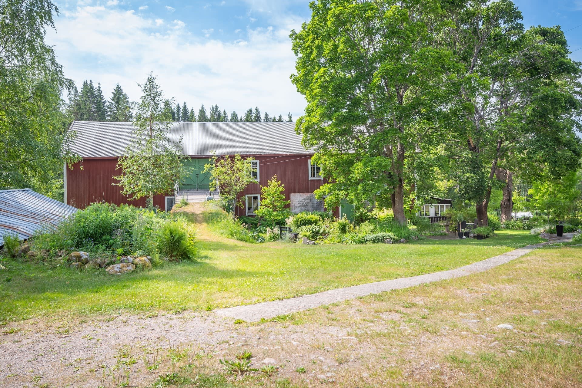 Ladugården med loge.